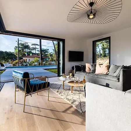 Spring Keyweek - Contemporary With Pool In The Hea *