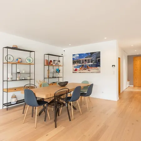 Spring Keyweek - Contemporary With Pool In The Hea