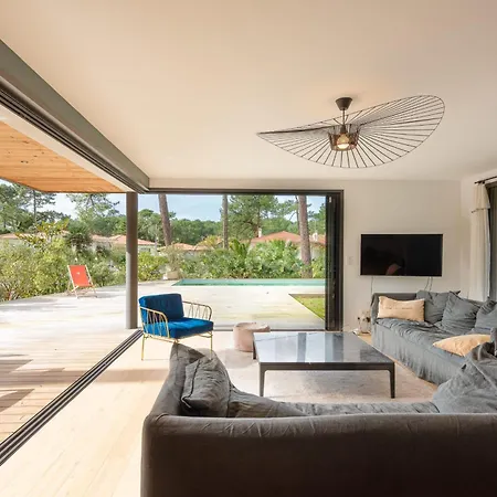 빌라 Spring Keyweek - Contemporary With Pool In The Hea
