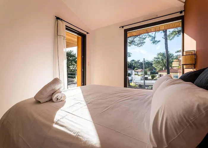 Villa Spring Keyweek - Contemporary With Pool In The Hea