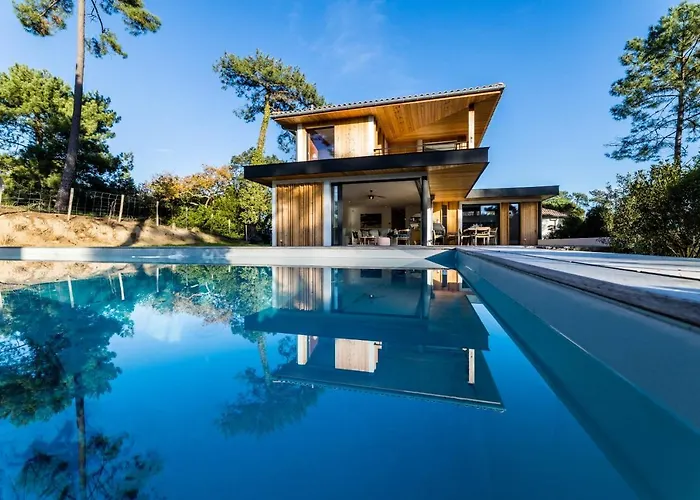 Spring Keyweek - Contemporary With Pool In The Hea