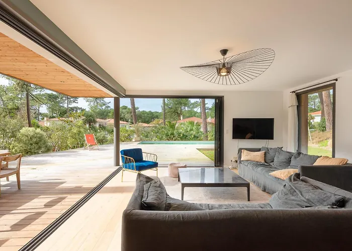 Villa Spring Keyweek - Contemporary With Pool In The Hea